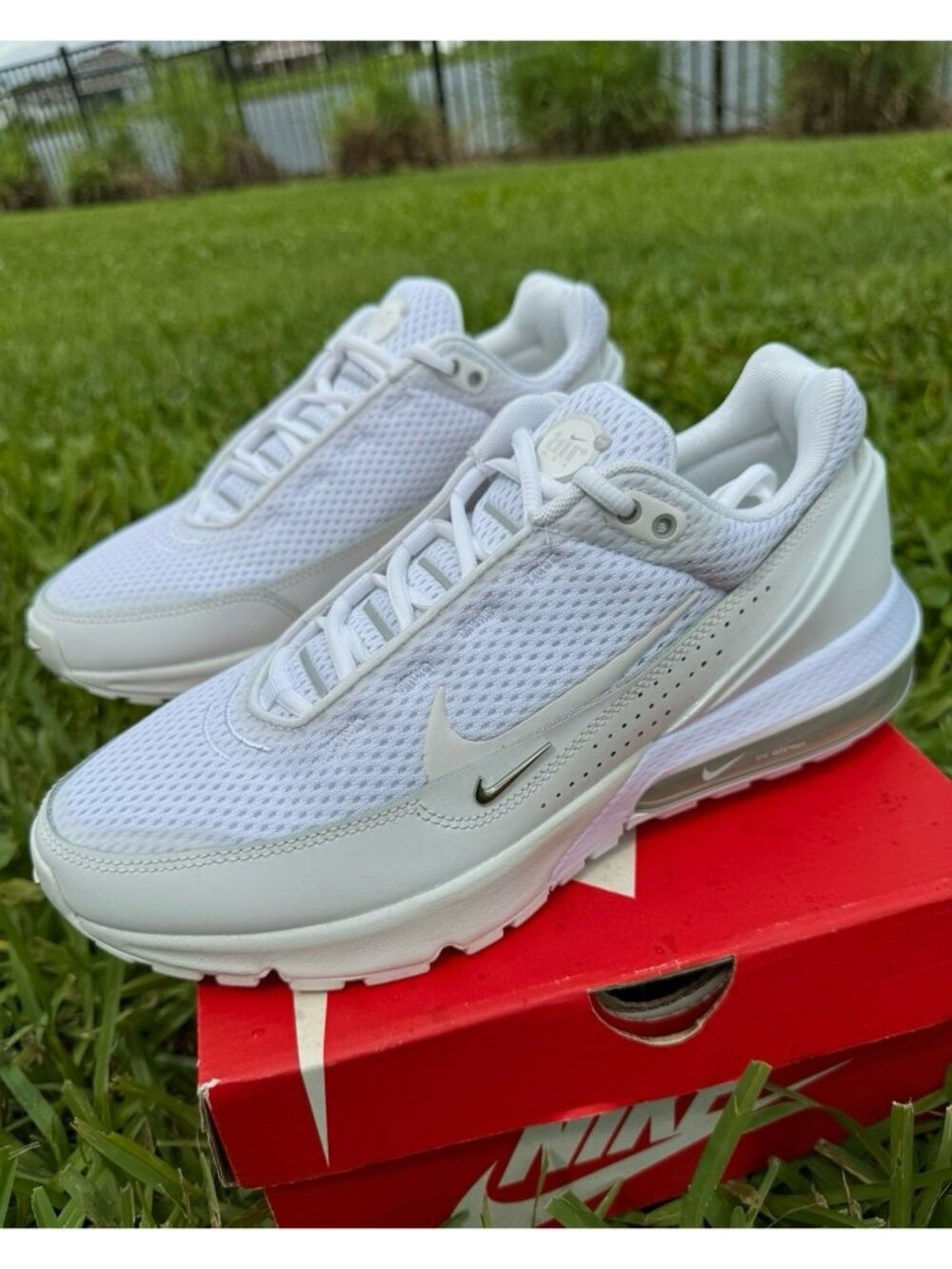 10 WOMEN'S NIKE AIR MAX PULSE WHITE / SILVER FD6409-101 RUNNING SNEAKERS